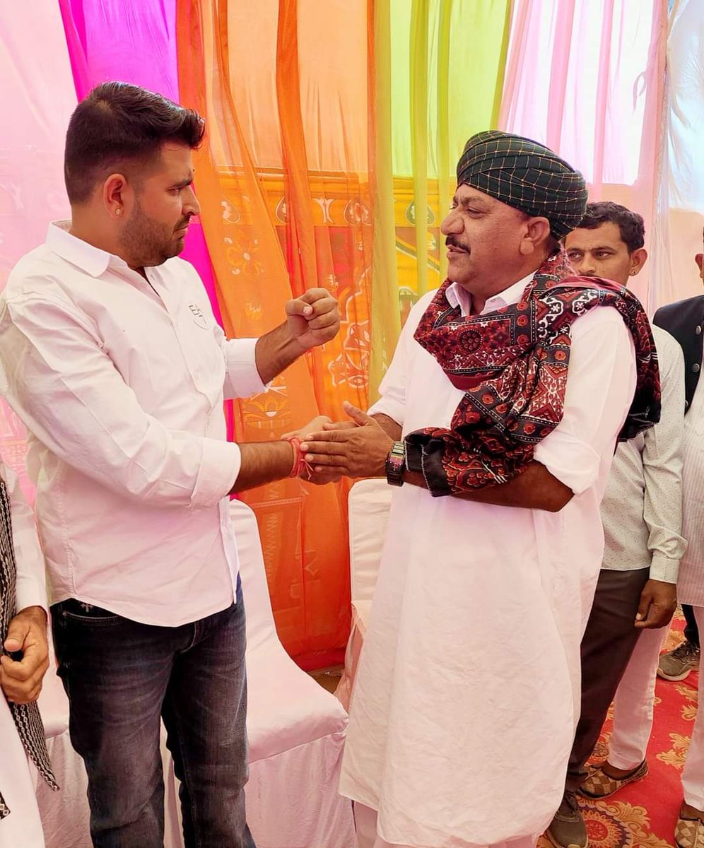 SuwaKunwar's tweet photo. मोटियारो ! लांठा हो... ? https://t.co/OJoTTcOtao