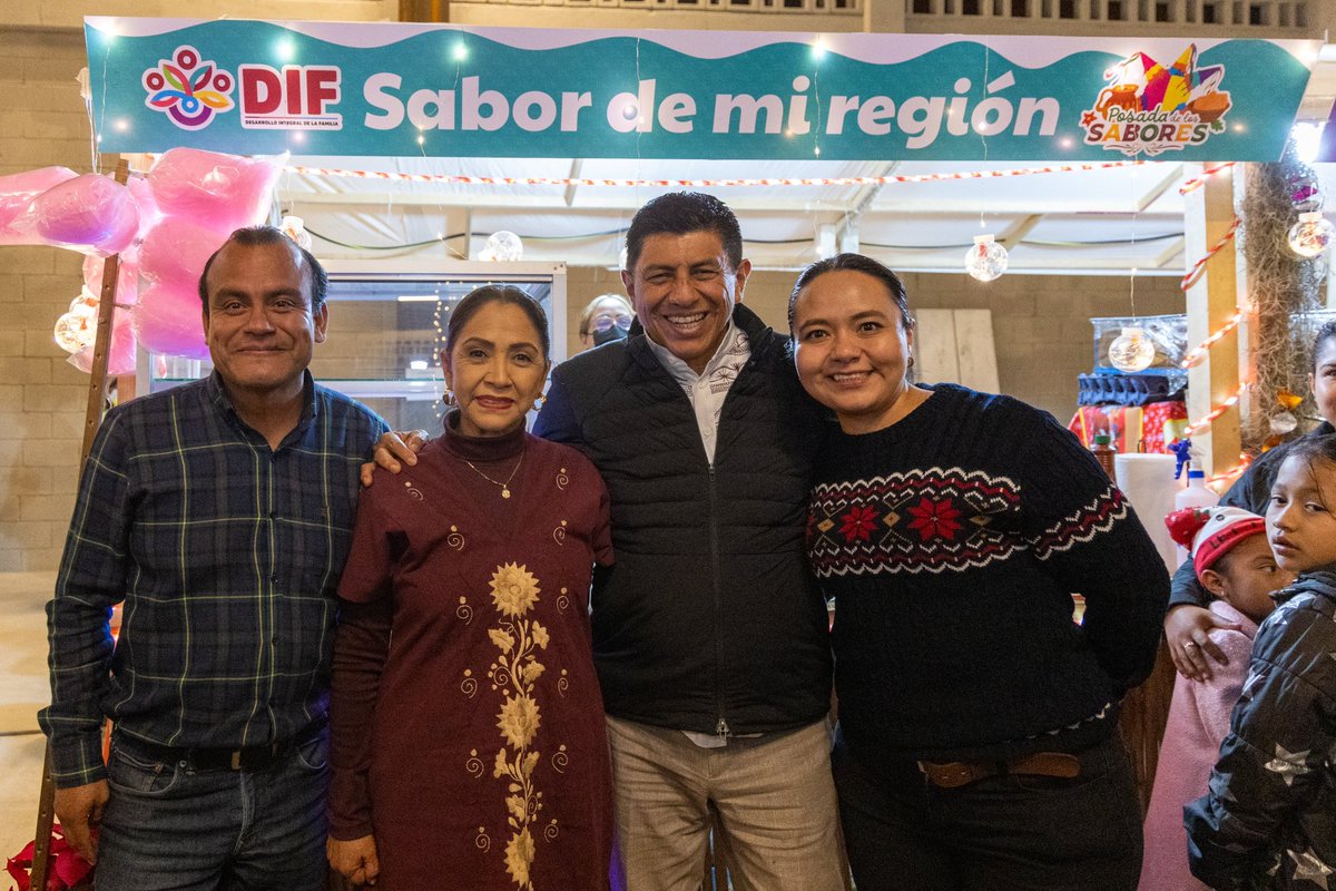 salomonj's tweet photo. El Parque Primavera Oaxaqueña (@parqueprimoax) se llenó de color con el inicio del #FestivalNavideño, iluminando esta noche con luces brillantes y decoraciones festivas. Este festival ha sido un verdadero regalo para nuestra comunidad, trayendo alegría y unidad en esta temporada tan especial.