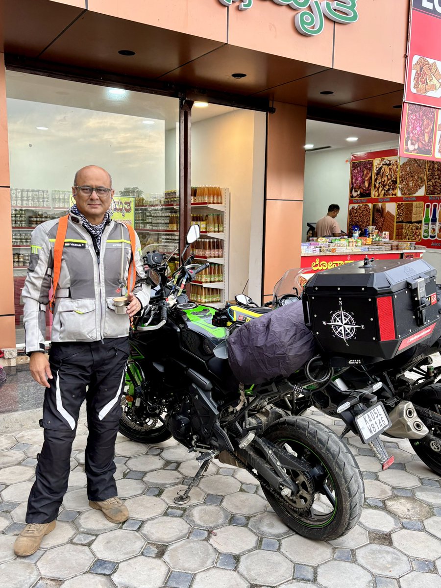 TRE_320's tweet image. Goaaahhhh 👨🏻‍✈️

Half way to the India Bike week 2024 in Vagator. 

If your attending, come up and say hello 👋🏽 #ibw #IBW2024 #Pilot #pilotlife