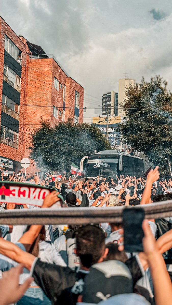 Sergioho18's tweet photo. Hoy todo salió perfecto en el Palogrande y sus alrededores 📸⚽️ https://t.co/ZfT7nqPAfc