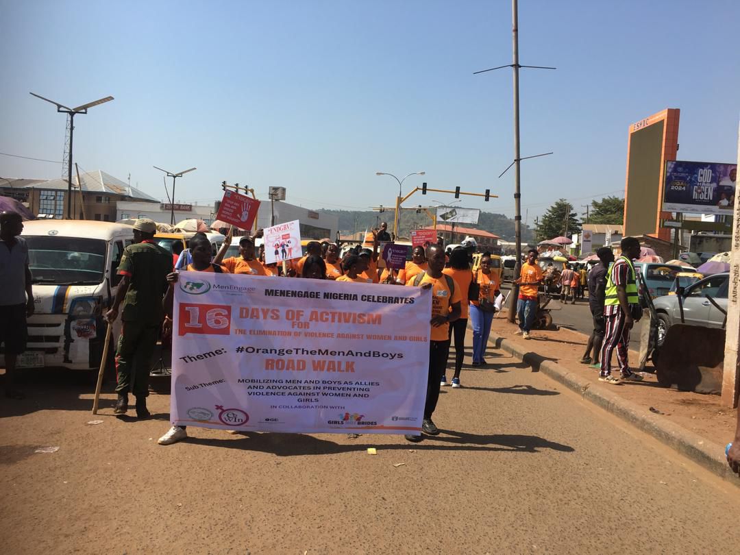 AfrYPoD's tweet photo. @AfrYPoD joined @mens4ge_network @MenNigeria @MenEngageAfrica and other civil society groups to carry out a public outreach against #GenderBasedViolence in Enugu State. https://t.co/Yjlkz3xuTG