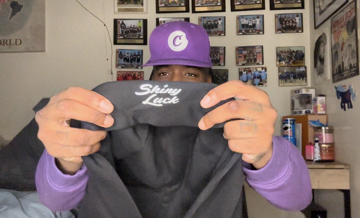 GeekToonTv's tweet photo. Look what came in the mail today @MYSTIC7 , hit link (1st comment) for my review of this dope hoodie im planning on wearing to the Unova Tour ✨ #PokemonGo #mystic7 https://t.co/yOgLZx1ei9