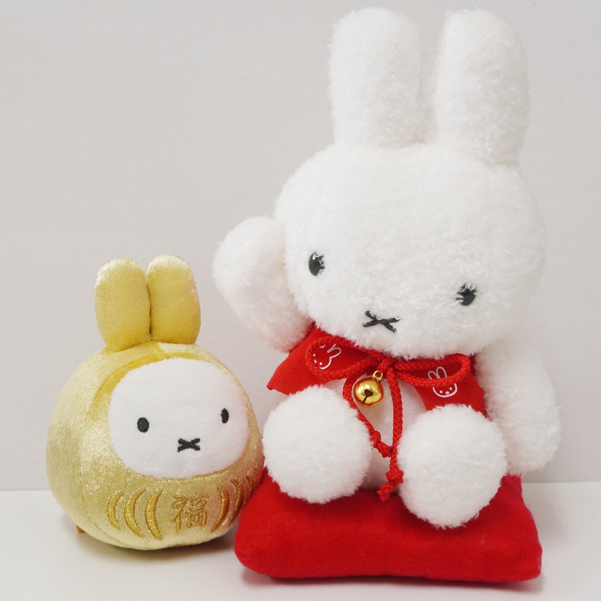 dickbrunashop's tweet image. 新年を迎えるのにピッタリなミッフィーのぬいぐるみ!
玄関やお部屋に飾るだけで福を招いてくれそう☆
bruna.jp/products/list.…
#ミッフィー #miffy #bruna #daruma
#だるま #福 #ぬいぐるみ #金 #gold #縁起物
#ブルーナ #ミッフィー雑貨 #インテリア
#福招き #招き猫 #マスコット #新年 #Doll