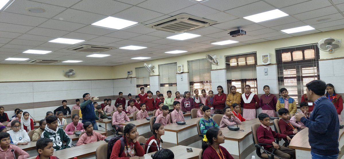 igmrihapur's tweet photo. बेसिक शिक्षा विभाग, ब्लॉक सिम्भावली के 100 चयनित छात्रों ने संस्थान  का शैक्षणिक भ्रमण किया। छात्रों को संस्थान की विभिन्न गतिविधियों की जानकारी दी गई और उनसे संवाद कर उनके उत्साहवर्धन किया गया।
 #IGMRI #शैक्षणिकभ्रमण #नईपीढ़ी #ज्ञानवर्धन

@fooddeptgoi https://t.co/xOnt29TesH