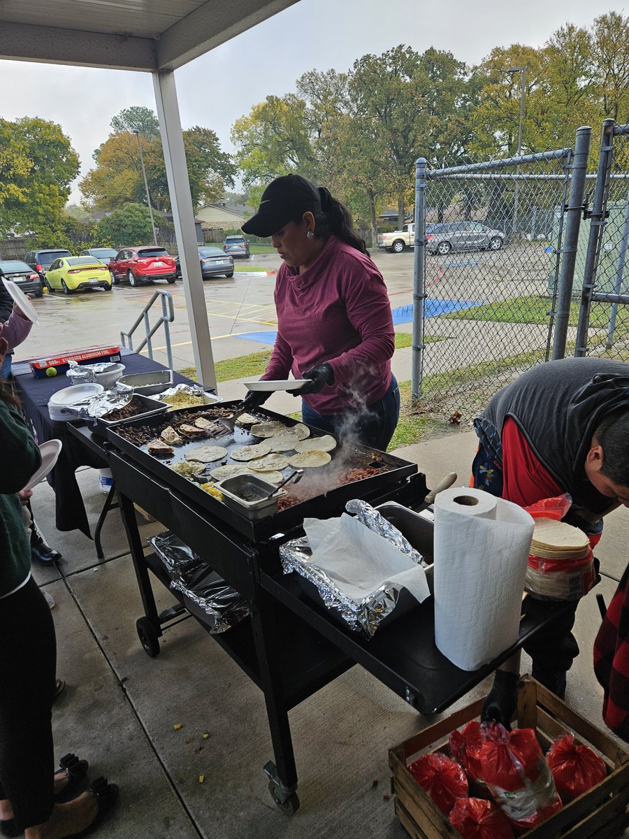 Way to go Kinkeade Family for meeting our ISF Employee Giving goal.  Thank you Irving Schools Foundation for the tacos.  They were so delicious.  <a href="/IISDFoundation/">Irving Schools Foundation (ISF)</a> <a href="/KinkeadeECS/">Kinkeade ECS</a>