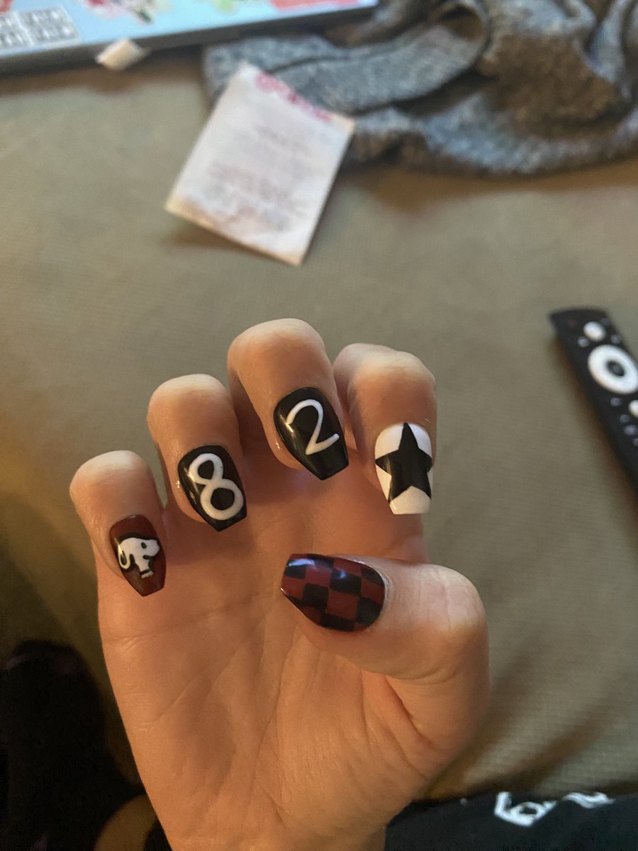 angelsflyziall's tweet photo. My friend made me press on Louis Tomlinson theme 😭‼️ (and they added snoopy bc I mentioned I want him to lol!) https://t.co/Ks2Zh3dMdW