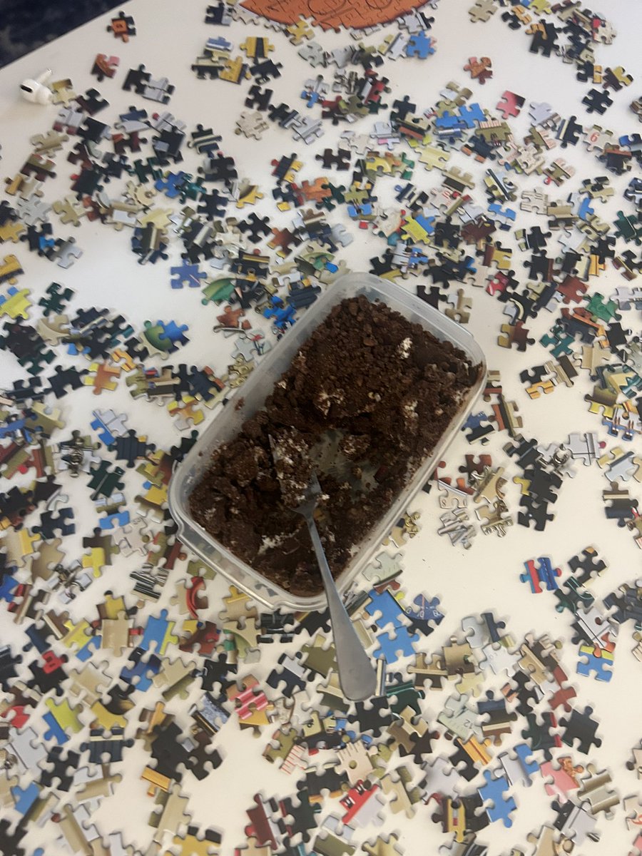 shroothloops's tweet image. the grinch stole my cinnamon hazelnut chocolate pomegranate cheesecake tart : (