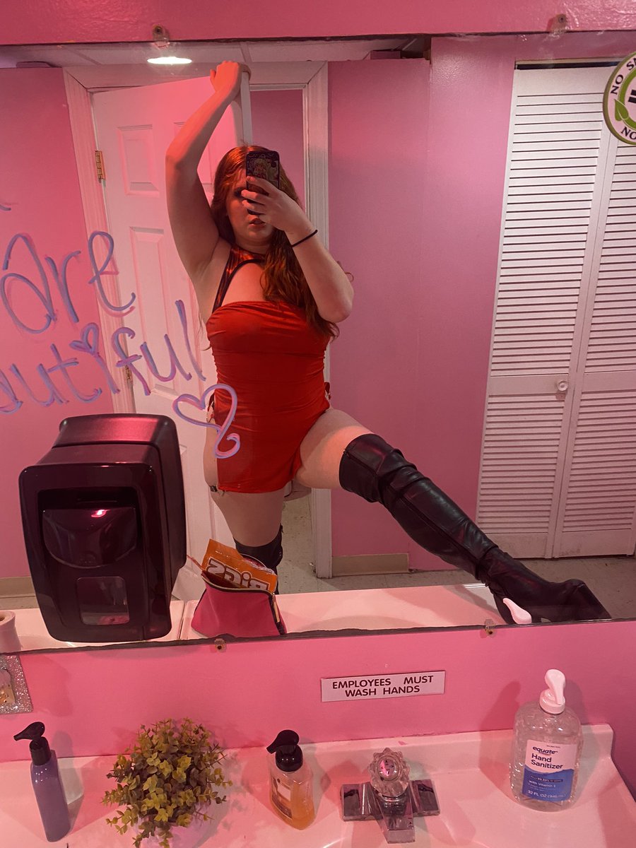 Roxyluv05's tweet photo. Foxy Roxy stop in #NFWS #StripClubLife #intheclub #selling_contents #naked https://t.co/LjMxYTaGu9