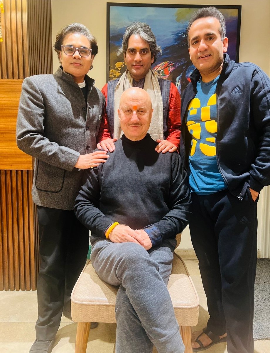 Satire912's tweet photo. Rare pictures of BJP's 4 pets without neckband 😸 https://t.co/0dOPCPTAgB
