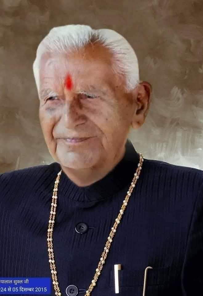 Arvind_Tiwari02's tweet photo. @rshuklabjp हमारे विंध्य के अनमोल रत्न,पूज्यनीय एवं वरिष्ठ समाजसेवी स्वर्गीय भैया लाल शुक्ल जी की पुण्य तिथि पर विनम्र श्रद्धांजलि अर्पित करता हूं
शत शत नमन 🙏🙏 https://t.co/fCxB7is4Yh