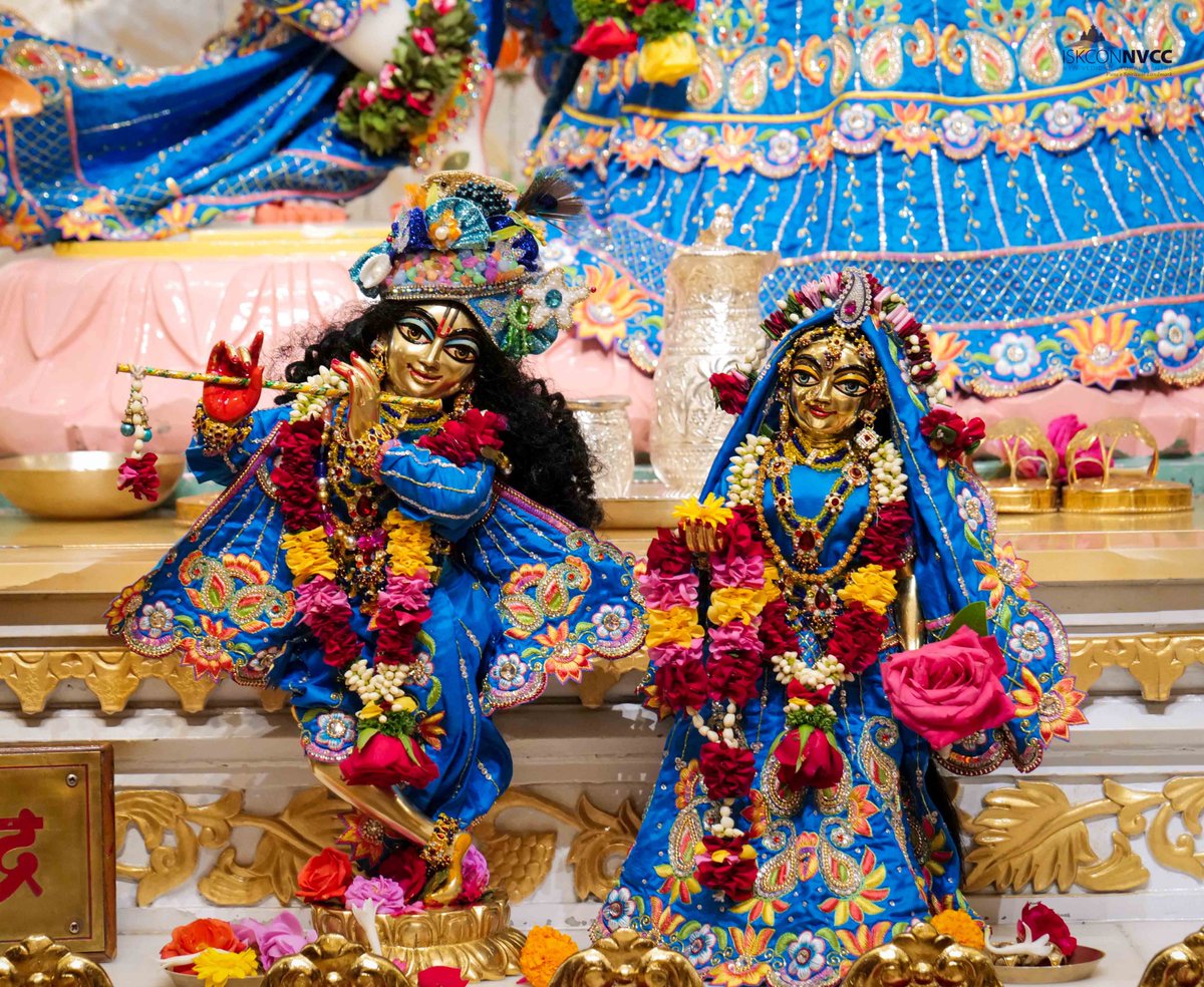 ISKCONPune's tweet photo. 🙏🏽Today's Darshan 📿 🗓05-12-2024🙏
🌷Sri Sri Radhavrindavanchandra🌷
🚩@ISKCONNVCCPune🚩
.
.
#ISKCONNVCC #ISKCONPune #ISKCONNVCCPune #ISKCON #5thdecember #5thdecember2024 #Thursday #Harinaamsankirtan #Radheshyamdas #Radheradhe #Sankirtan #Kirtan #Vrindavan #Mayapur #Prabhupada https://t.co/zyPM1uIZSX