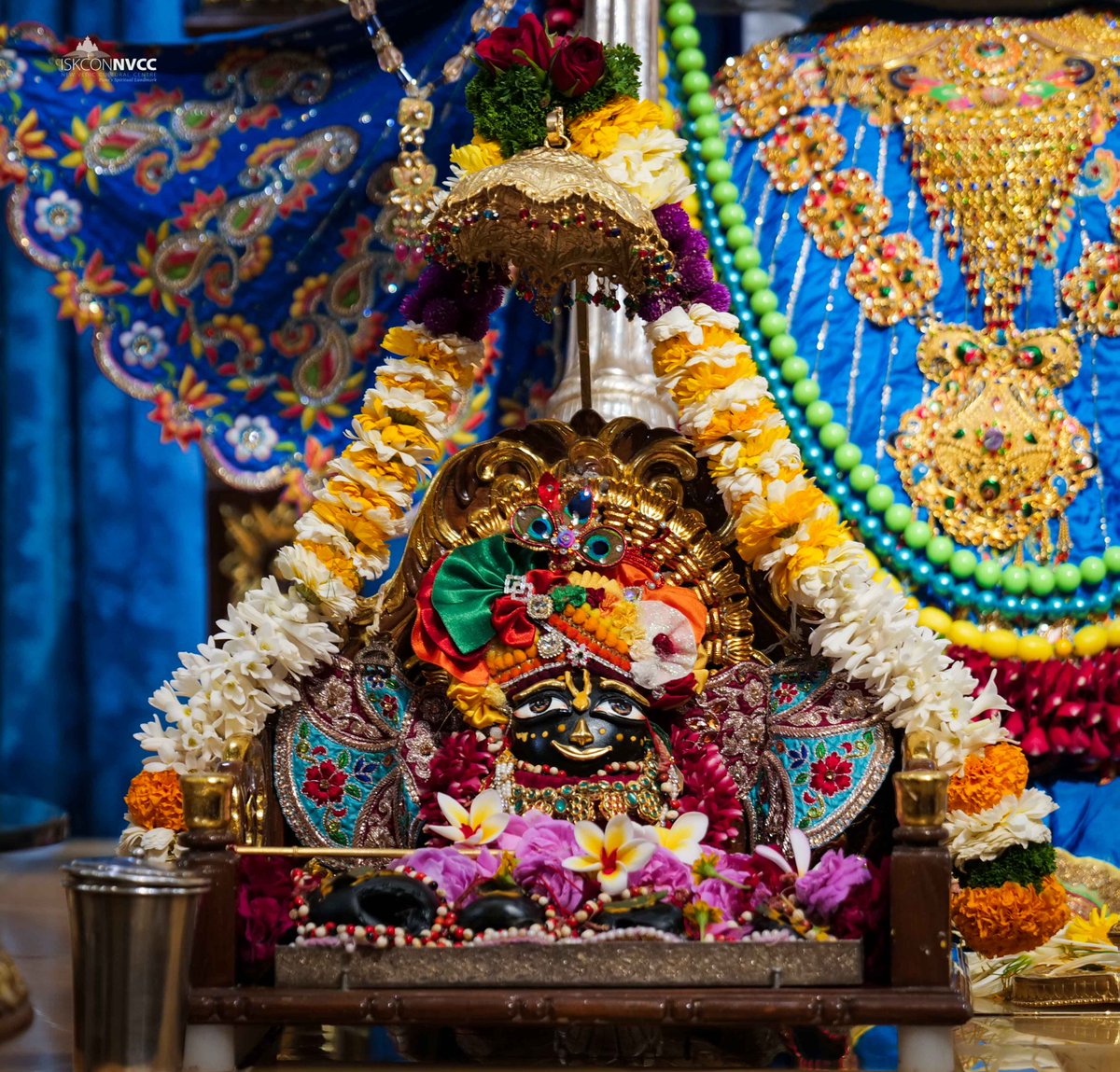 ISKCONPune's tweet photo. 🙏🏽Today's Darshan 📿 🗓05-12-2024🙏
🌷Sri Sri Jagannath Baldev Subhadra🌷
🚩@ISKCONNVCCPune🚩
.
.
#ISKCONNVCC #ISKCONPune #ISKCONNVCCPune #ISKCON #5thdecember #5thdecember2024 #Thursday #Harinaamsankirtan #Radheshyamdas #Radheradhe #Sankirtan #Kirtan #Vrindavan #Mayapur https://t.co/dOIVbz68LV