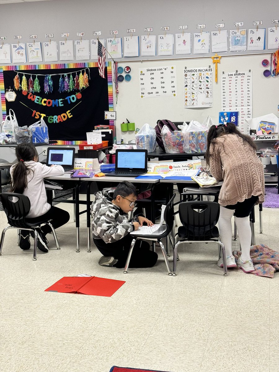 PadronMrs's tweet photo. This picture reminds me that I have created a safe space for them. That they are not confined in a box. That learning can be fun. That it is acceptable to learn and work how they feel most comfortable. 
#VoiceAndChoice
#ActivePlayfulLearningStrategy https://t.co/oBoYO2Dr54