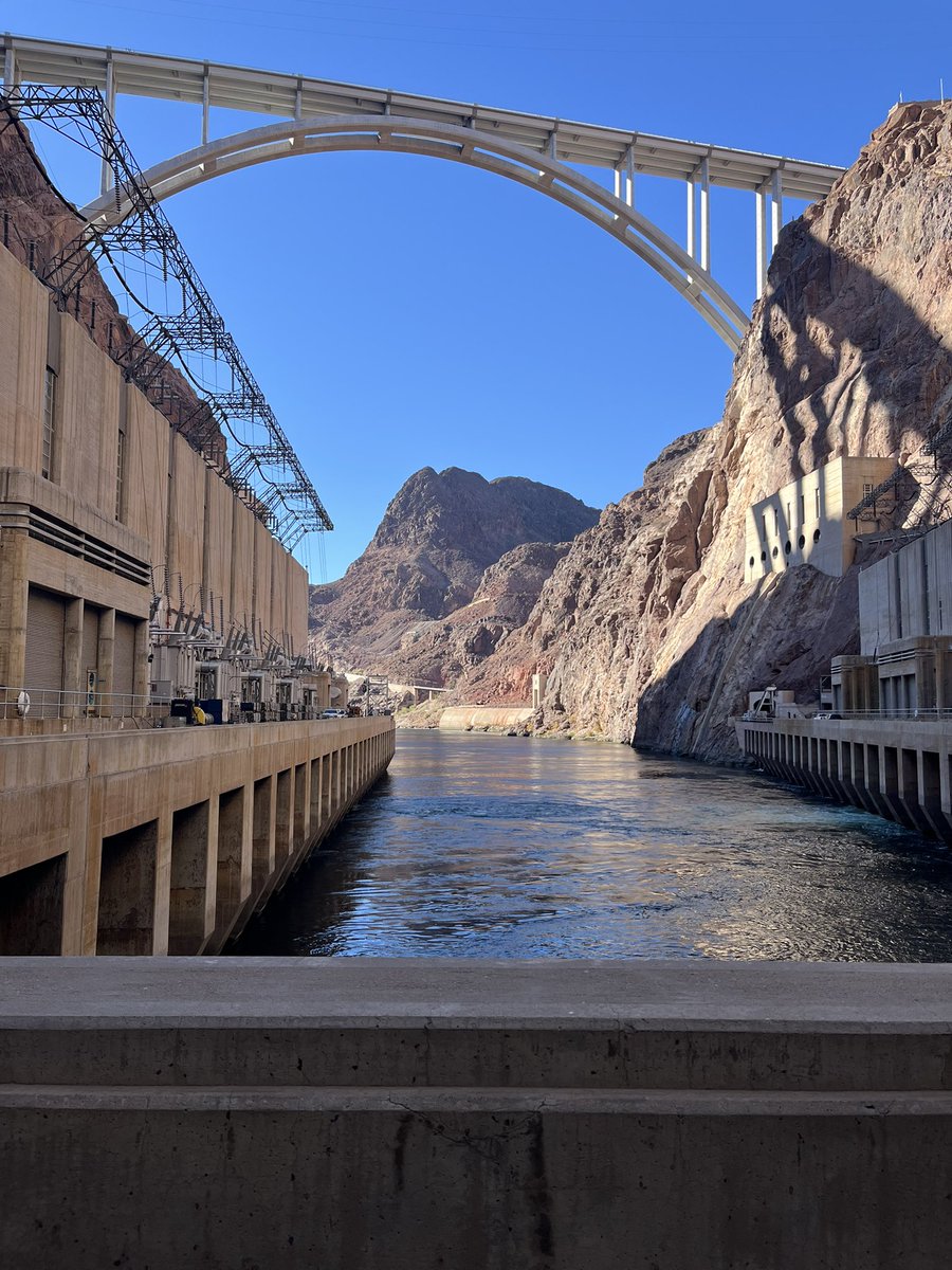 ilana_willi's tweet photo. Day 1 of the Colorado River Water Users Association conference started with a tour of Hoover Dam. This year’s theme: Piecing the Puzzle Together. 

“How these pieces fit together will impact people’s lives and future generations,” Gene Shawcroft, CRWUA president, said. https://t.co/kUrfnKIVtx