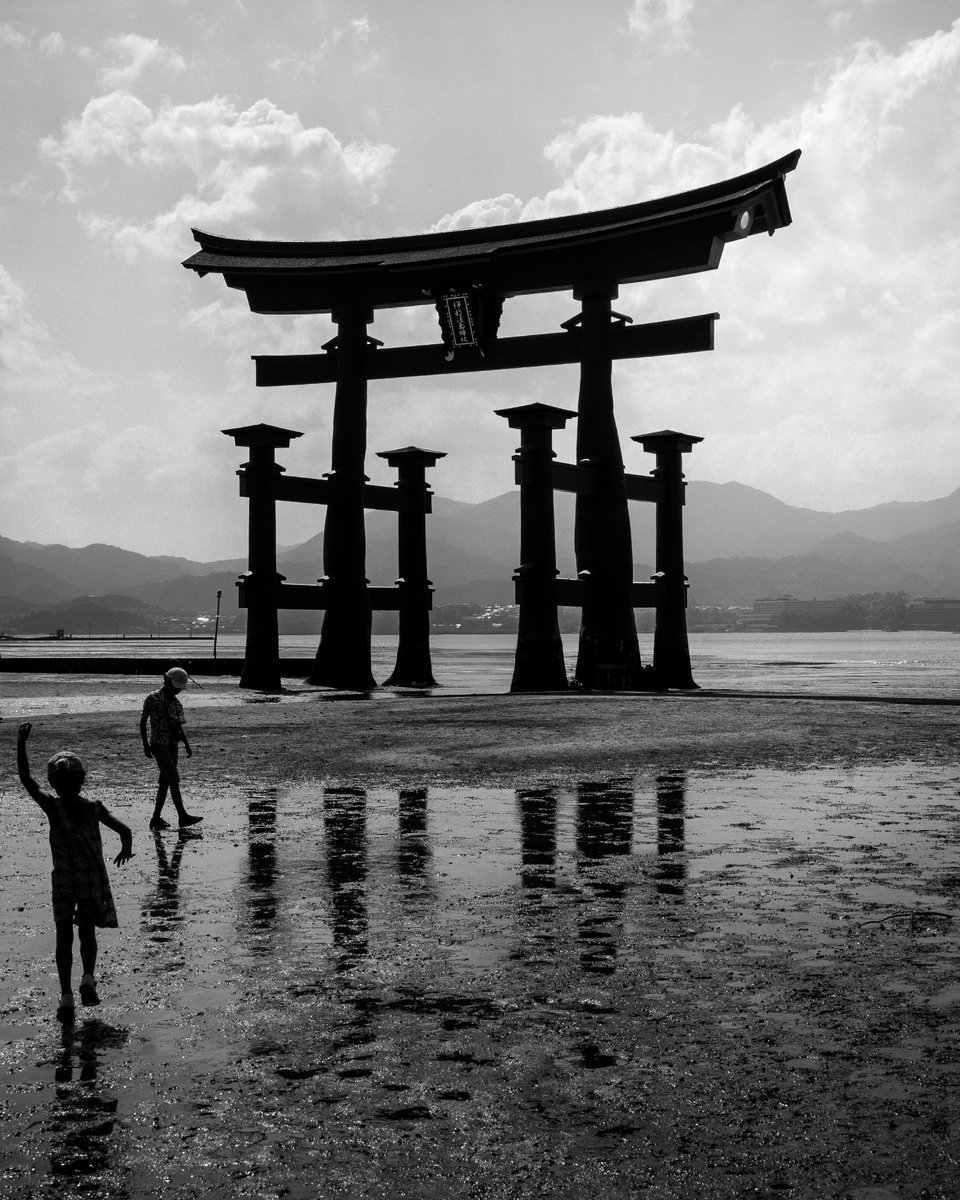Darius_JpCh's tweet photo. @SonyAlpha Miyajima shrine, Hiroshima Japan with my a6700 18-135mm kit lens ⛩️ https://t.co/xYWCcjUrhh
