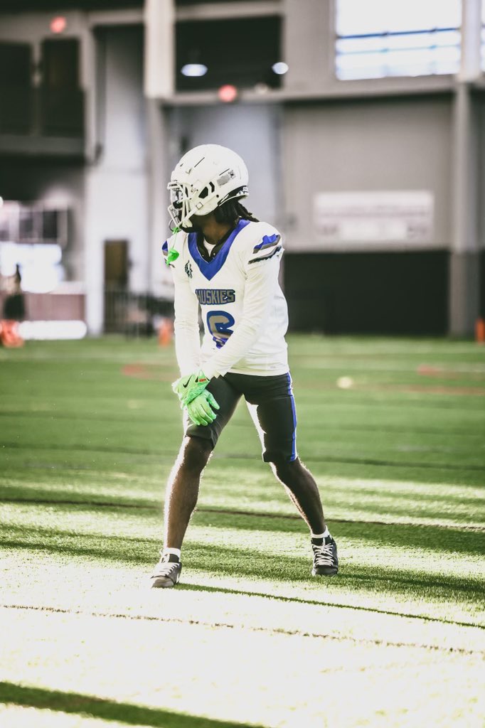 Thio11Greene's tweet photo. 6ft wr/ath 175 lbs 
All 4 years of eligibility 
5tds 
541 receiving yards 
121 rushing yards 
Check out my film recruiting 100% open a playmaker looking for a home https://t.co/giZ4wS2yNq