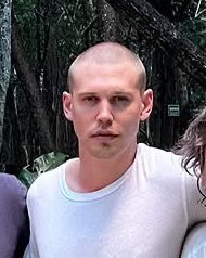 butlerbliss_'s tweet photo. ‼️🚨AUSTIN BUTLER HAS SHAVED HIS HEAD🚨‼️ https://t.co/24P51cJPH7