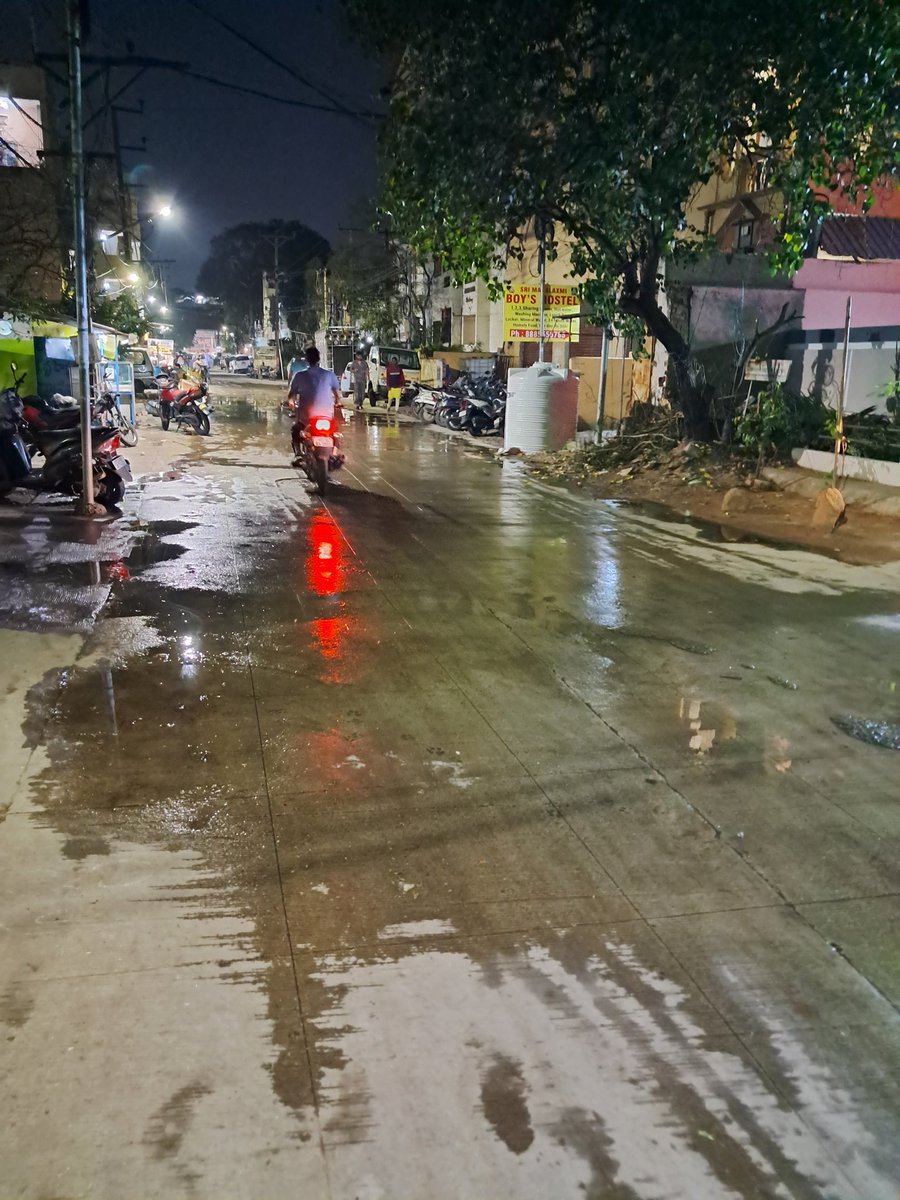 krishna_avs's tweet photo. @HMWSSBOnline @hmwssbgmom6 @Hmwssbdgmamrpt @hmwssbmgrsrngr @revanth_anumula @TelanganaCMO @Bhatti_Mallu @TelanganaCS @KotaNeelima @PrlsecyMAUD
Complained multiple times to @HMWSSBOnline on wastage of #DrinkingWater, but no action.
Some people are wasting thousands of litres of #PreciousWater for cleaning their premises & vehicles.
... https://t.co/I3oTFwwHOo
