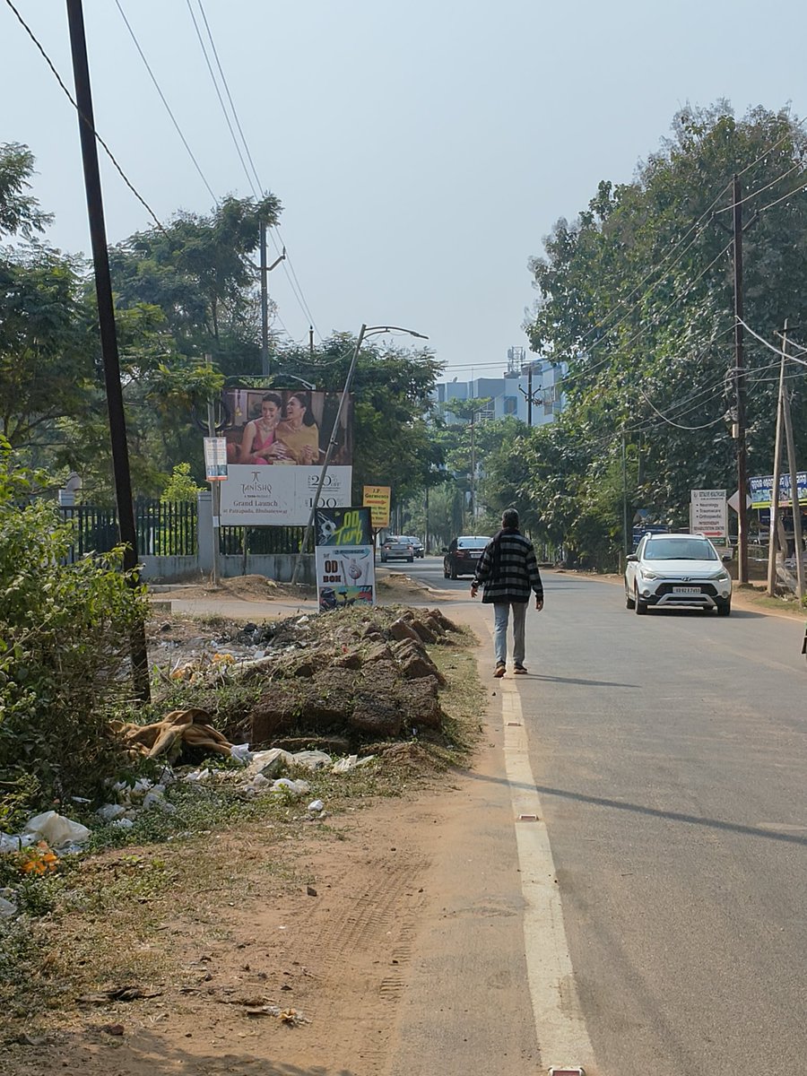 bhujabalg's tweet photo. Thanks BMC for clearing garbage from the roadside connecting OMFED square and Trident Galaxy. Will appreciate Authorities to clear Mankad Stone Bricks obstructing the pavement from the same place @bmcbbsr @BDA_BBSR https://t.co/SEjQQ0iiA2