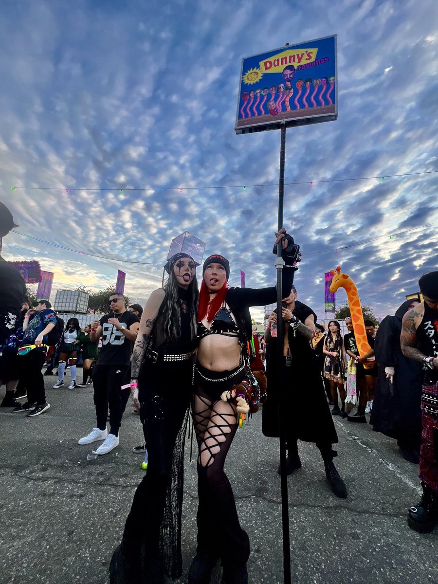 moose girl tweet media