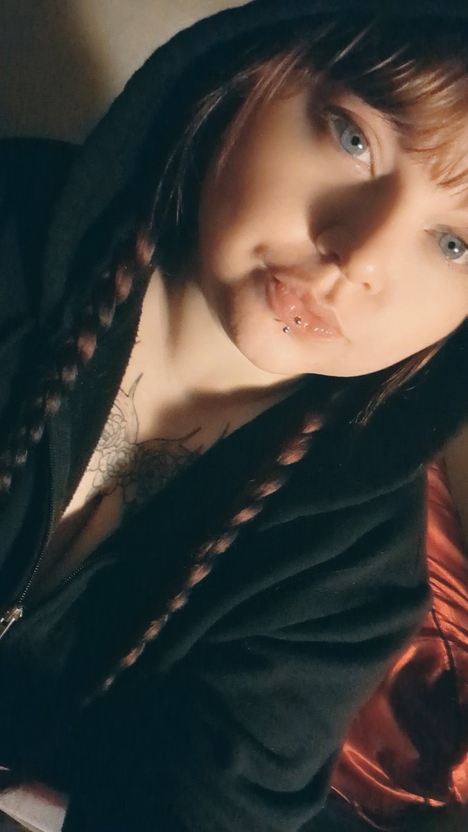 ToxicRainbow859's tweet photo. Catch me playing Fortnite on Sundayz with da girls. 7pm est. 

#twitchstreamer #twitch #fortnite #victoryroyale #thegirlsroom #linkinbio #toxicrainbow859 #altgirl #girlswithpiercings #verticallabret #blueeyes #braids #pigtails #chesttattoo https://t.co/BdSei40DML