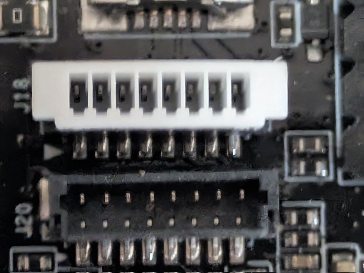 assume_bot's tweet image. #AVNET が使ってる1mmピッチコネクタ、#JST のSHコネクタでも無理やり押し込めば入ると思うけれどね……入手性厳しいの勘弁してください