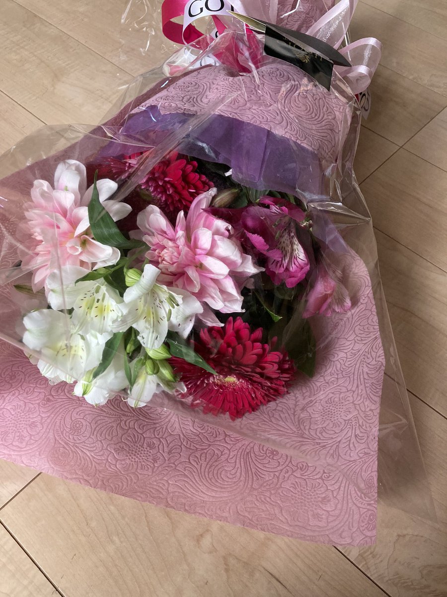 LadyEVA2023's tweet photo. strange communityに出演して参りました。六本木CLAPSは初め���の出演。森田潔(pf)トリオとの共演も初めて。初めて尽くしで緊張しましたが､流石ベテラン勢素晴らしいサポート💕とても楽しく歌わせて頂きました♪お花も頂きとっても楽しく嬉しいライブになりました。＃CLAPS ＃六本木 ＃jazz ＃ライブ https://t.co/0gyrclOBfA