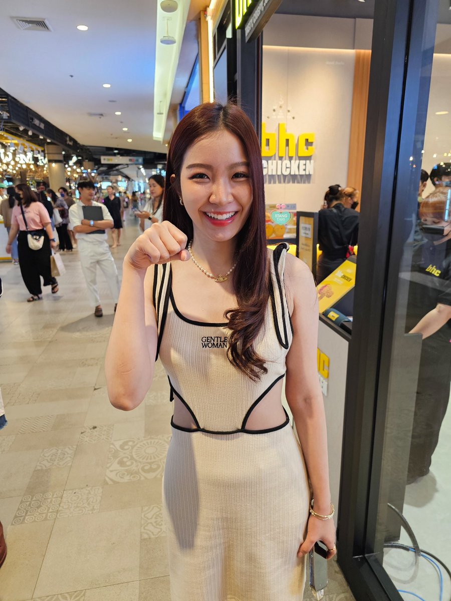 stangtari_thfc's tweet photo. เที่ยงนี้มีเมนูในใจรึยัง
ถ้ายัฃขอนำเสนอนี่เลย BHC Chicken
#StangTari #StangTarisaP
#StangKiddorecords #Kiddorecords
#BHCไก่ทอดเกาหลีตัวจริง
#BHCChicken
#BHC치킨
#BHCThailand
#BetterandHappierChoice https://t.co/NsnlUHP2lK