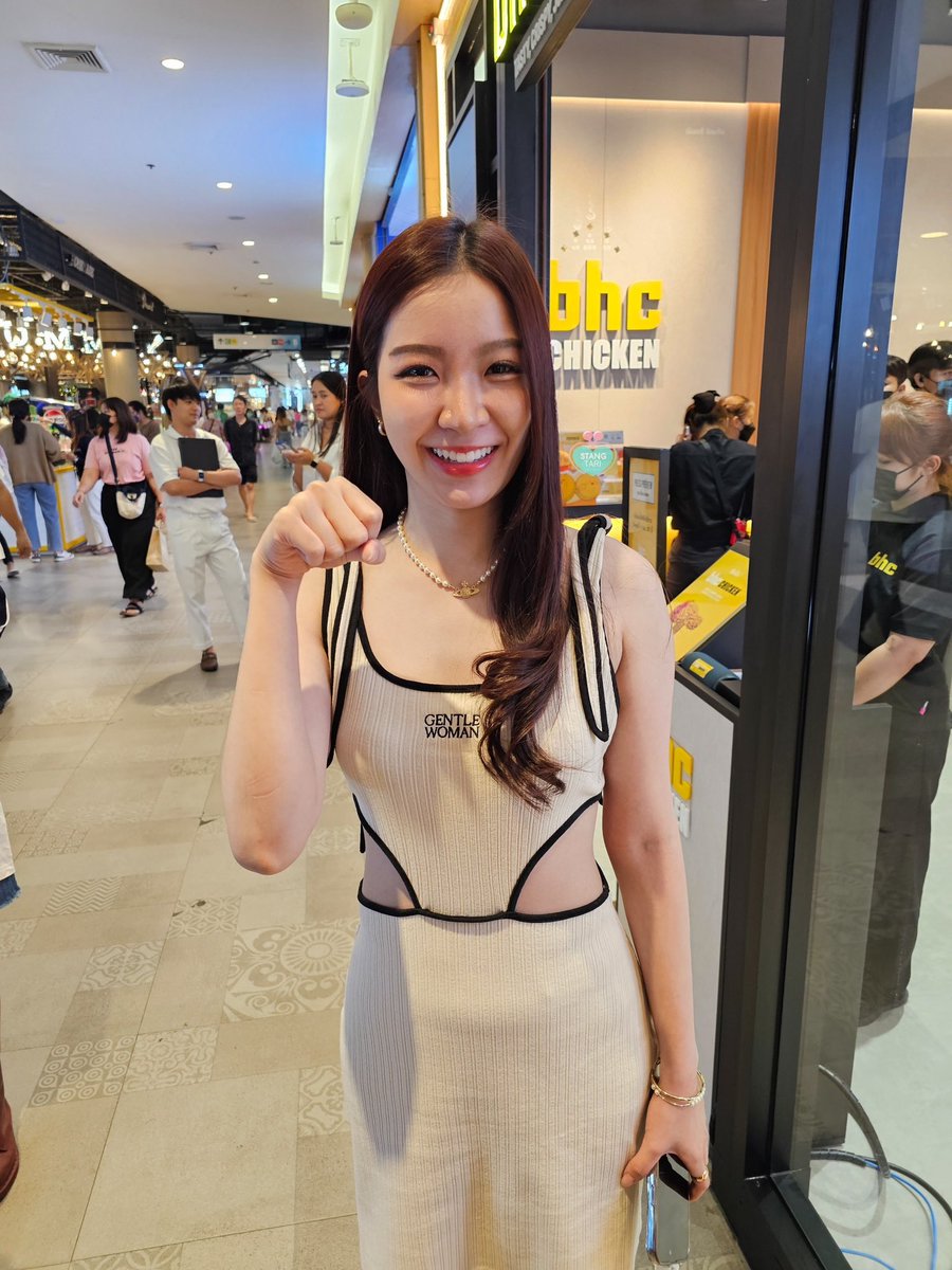 stangtari_thfc's tweet photo. เที่ยงนี้มีเมนูในใจรึยัง
ถ้ายัฃขอนำเสนอนี่เลย BHC Chicken
#StangTari #StangTarisaP
#StangKiddorecords #Kiddorecords
#BHCไก่ทอดเกาหลีตัวจริง
#BHCChicken
#BHC치킨
#BHCThailand
#BetterandHappierChoice https://t.co/NsnlUHP2lK