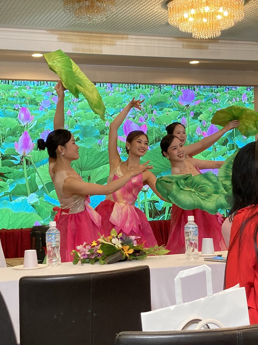 LadyEVA2023's tweet photo. ���トナム🇻🇳大使館のイベントに招待頂き行って参りました。ベトナムの芸能そしてお菓子を楽しんできました♪＃ベトナム ＃芸能 ＃Lady ＃EVA https://t.co/dm933Ppq1R