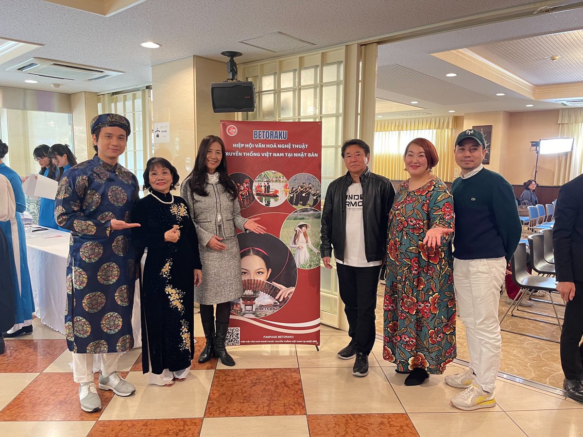 LadyEVA2023's tweet photo. ���トナム🇻🇳大使館のイベントに招待頂き行って参りました。ベトナムの芸能そしてお菓子を楽しんできました♪＃ベトナム ＃芸能 ＃Lady ＃EVA https://t.co/dm933Ppq1R
