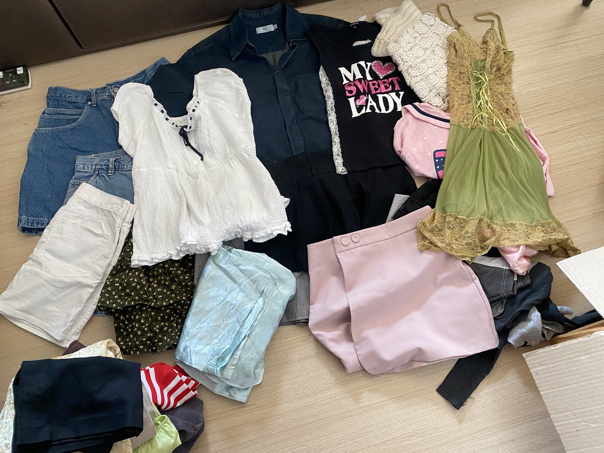pervadeshop's tweet photo. ลงขายวันนี้ 14:00 น. คั๊บ🎀🌟
มีมากกว่าในภาพ 
ปัก+รี+ฟอล=ลด5฿
ค่าส่งเหมาๆ 45฿ 💖🍥
#เสื้อผ้ามือสอง #เสื้อผ้ามือสองราคาถูก  #เสื้อผ้ามือสองสภาพดี #ส่งต่อเสื้อผ้ามือสอง  #ส่งต่อเสื้อผ้ามือ2  #ส่งต่อเสื้อผ้ามือสอง #เสื้อผ้ามือ2 #ส่งต่อเสื้อผ้า #โล้ะตู้เ��ื้อผ้า  #ส่งต่อ #โล๊ะตู้ https://t.co/XMOPB23d1l