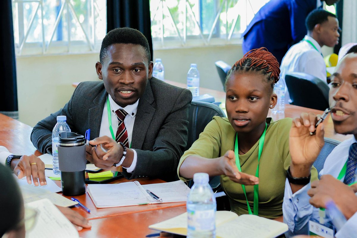 doctor_t2's tweet photo. When it's my time to pitch about work disagreements. Ofcourse with this team of abled leaders we managed to overcome the problem at hand.
@TheJNLC @Makerere @KAS_SIPODI_EA @UMIUganda 
#JNLCTRAINING2024
#IChoosePeaceUG
#PeaceChallenge
#PeaceAndSecurity https://t.co/sxkXvzLDBj