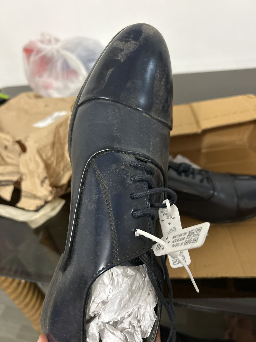 hasejakaran's tweet photo. PLEASE RECORD WHILE UNBOXING @myntra DELIVERIES!

Recently I ordered a pair of shoes from Myntra and it being a regular delivery, I just unboxed the order. Upon opening the same, I found that the order was in a bad shape - the original box was torn, the shoes had dirt on them
1/2 https://t.co/Bzbas43OFh