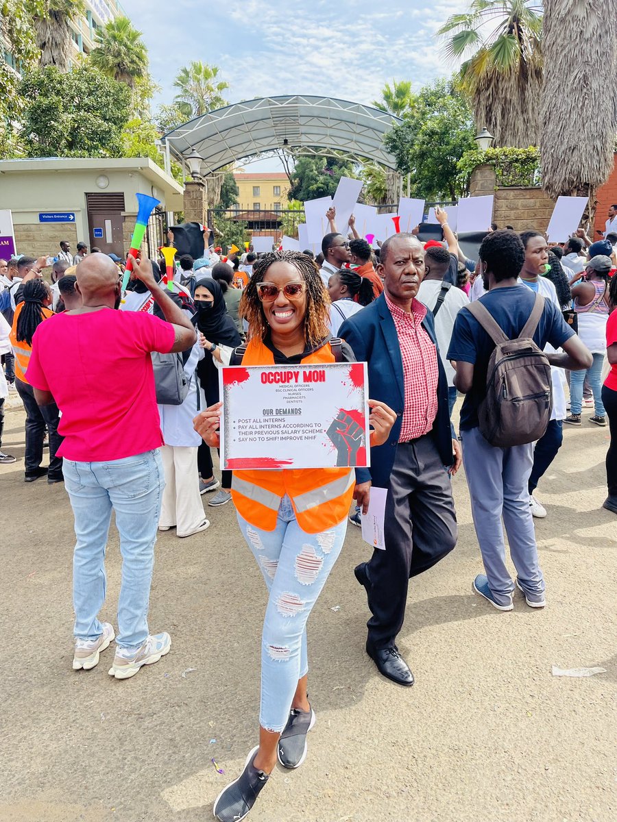 We do it again today #OccupyMOH , #JusticeForMedics!! All medics come we support our junior medics !! We need to be their voices .