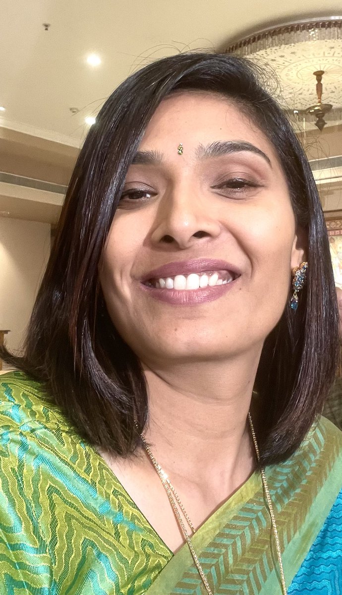 memadhumita's tweet photo. #weddingvibes
#playingdressup https://t.co/O5kxslpzkW