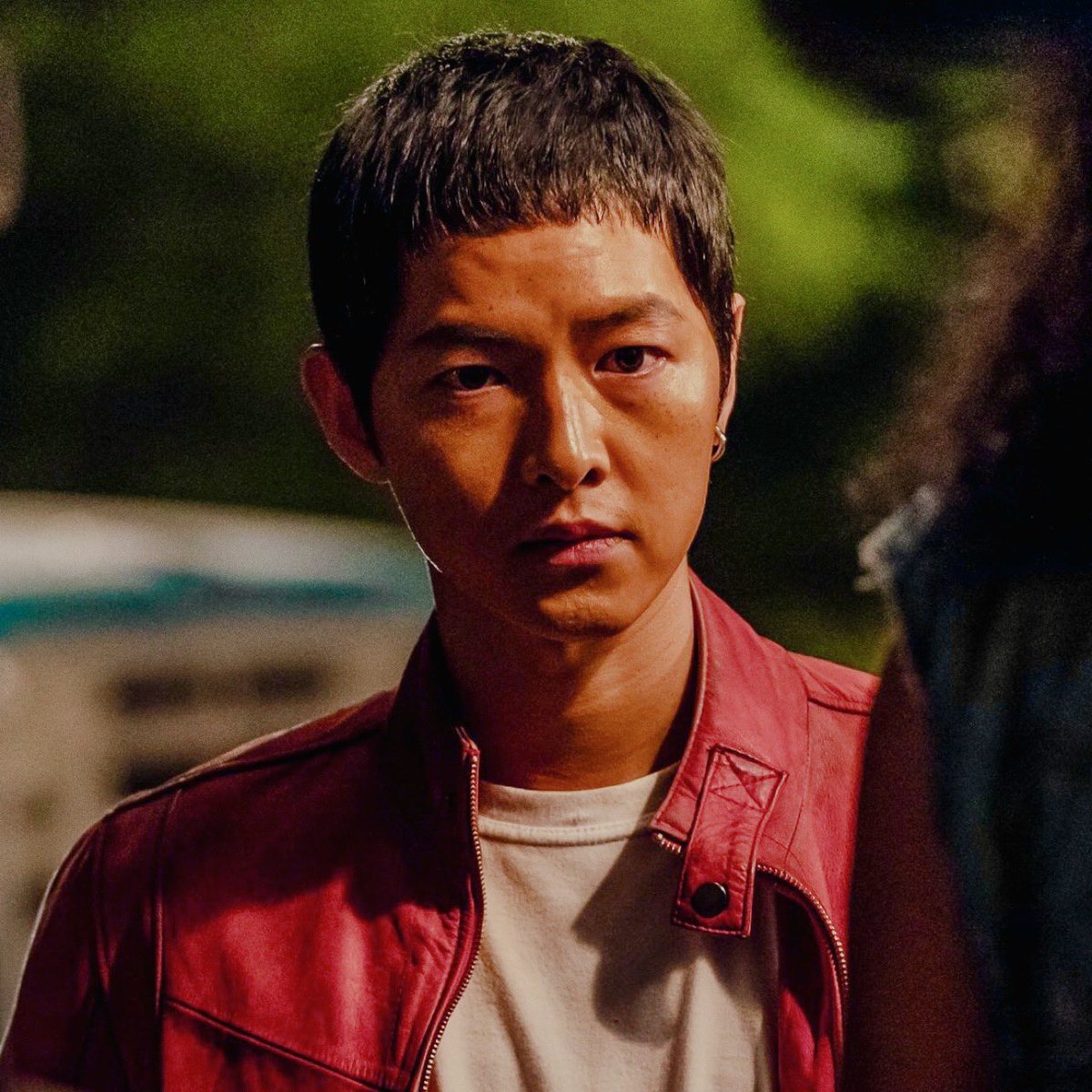 UriKi_KiAileVN's tweet photo. Can’t wait for Guk Hee’s adventure in #BogotaCityoftheLost 
How did he transform from a wide-eyed teenager to the most feared underworld boss 🔥🔥🔥

#SongJoongKi #송중기 https://t.co/BqRHsG6ybr