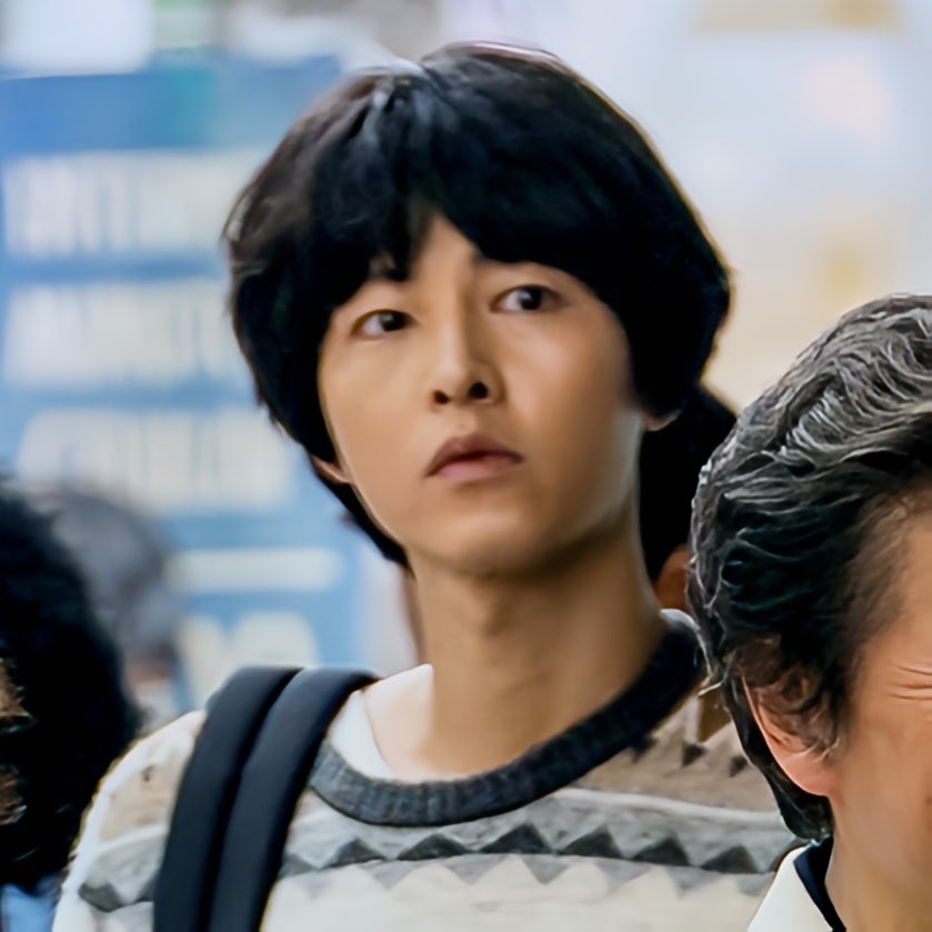 UriKi_KiAileVN's tweet photo. Can’t wait for Guk Hee’s adventure in #BogotaCityoftheLost 
How did he transform from a wide-eyed teenager to the most feared underworld boss 🔥🔥🔥

#SongJoongKi #송중기 https://t.co/BqRHsG6ybr