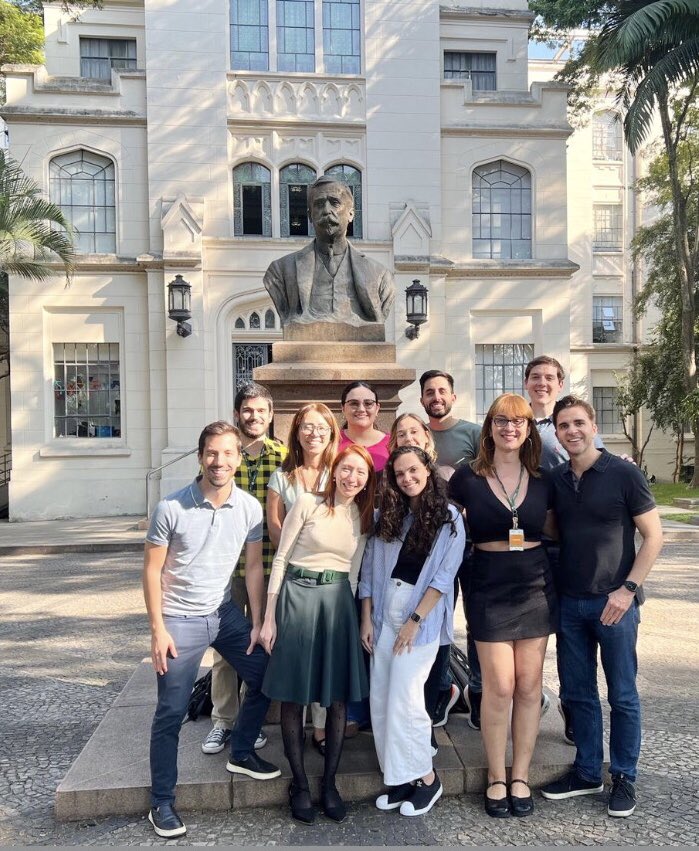 AdrianaNancyMed's tweet image. Em 7 de novembro de 2024, conquistei o título de doutora pela Faculdade de Medicina da USP. Despeço-me com gratidão do grupo. Esta última foto que tiramos juntos será uma recordação que guardarei no coração por toda a vida. Vocês sempre terão meu respeito, admiração e carinho.❤️