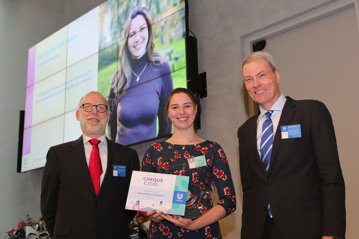 A huge congratulations to Annemijn van Koten for winning the 2024 <a href="/Unilever/">Unilever</a> Research prize for her MSc research: "Escaping the flatland: Design and synthesis of 3-dimensional multinuclear complexes for catalysis", which she performed in our group!