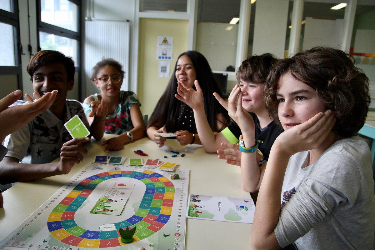 📣 Nouvelle version du jeu coopératif Eco-Ecole : les solidarités 🥳🎲

Ce jeu permet d'aborder des sujets complexes comme le harcèlement scolaire, les discriminations et bien + encore. Intéressés ? Remplissez le formulaire👇
framaforms.org/formulaire-din…

🤝 <a href="/SolidLaique/">Solidarité Laïque</a> @Adosen_Sante