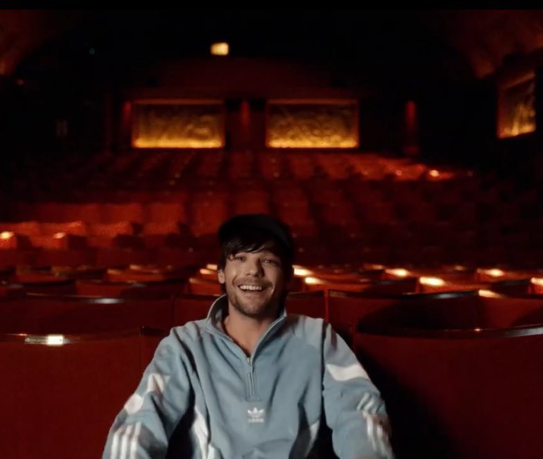 LouisTSpainNews's tweet photo. 📲| Louis apareció en un nuevo video de Adidas junto a Jude Bellingham y David Beckham! 😍

*El video completo estará disponible el 11 de diciembre https://t.co/8puQYHGW7e
