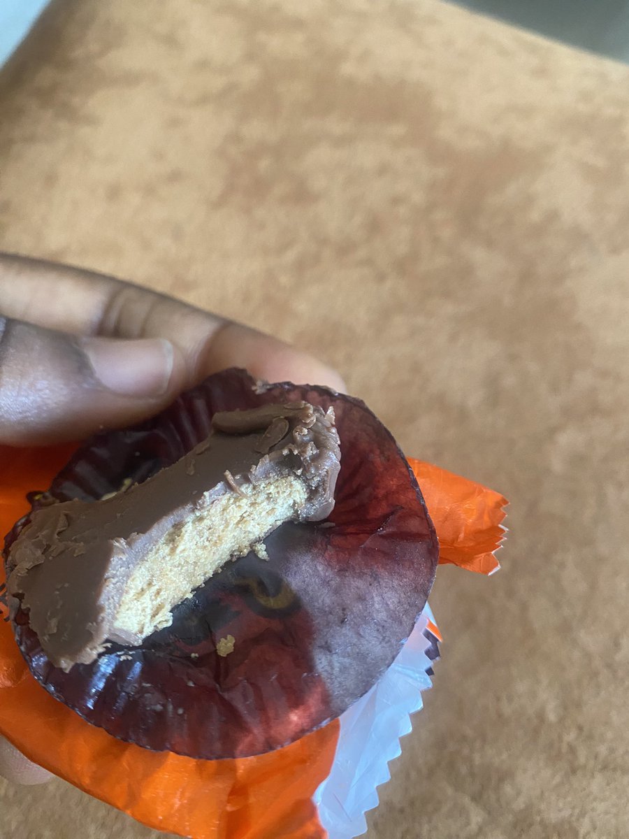 This peanut butter cups is 80% dankwa 😂😂😂 20% chocolate