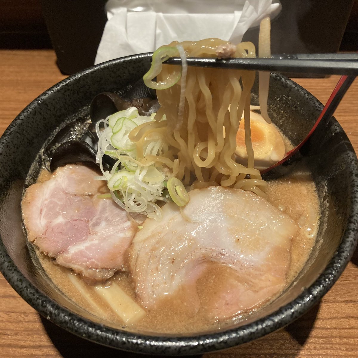 12月2日 2024年 282杯目（個人214杯目）
初訪問

■倍煎舎
＊コク旨味噌ラーメン1100円

#倍煎舎
#元祖さっぽろラーメン横丁
#ラーメン 
#札幌らーめん 
#札幌ラーメン 
#北海道ラーメン 
#北海道らーめん 
#つけ麺 
#らーめん 
#中華そば 
#まぜそば