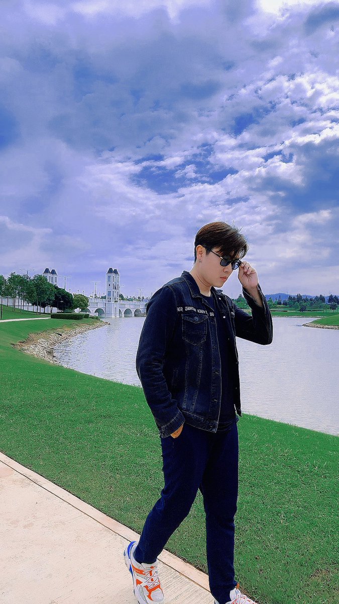 vinx_k's tweet photo. 有时在想，如何让自己快乐。原来快乐也是一件很奢侈的事情。

#交友 #单身 #夫妻 #女 #女朋友 #情侣 #新加坡 #新山 #朋友圈 #柔佛 #男 #男朋友 #约 #马来西亚 https://t.co/zUHJ2wjCkw