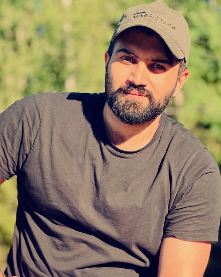 Asifspeaks2's tweet image. کل میرا والد آج اللہ دین کا والد۔
یہ گھٹیا ترغیب کہاں سے سیکھ لی اب؟
اللہ دین کی آواز بنیں