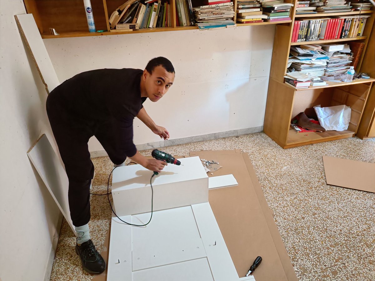 SamLovesWorkout's tweet photo. Quando l'unico figlio di mohamed lakhdar saoud(karim saoud)(#arbitro e #categoriaprotetta) buttava la madre dalle scale e gli rompeva gli occhiali da vista le forze dell'ordine mi dicevano di rivolgermi agli assistenti sociali.
#firenze #toscana https://t.co/L0FJSJ90xU