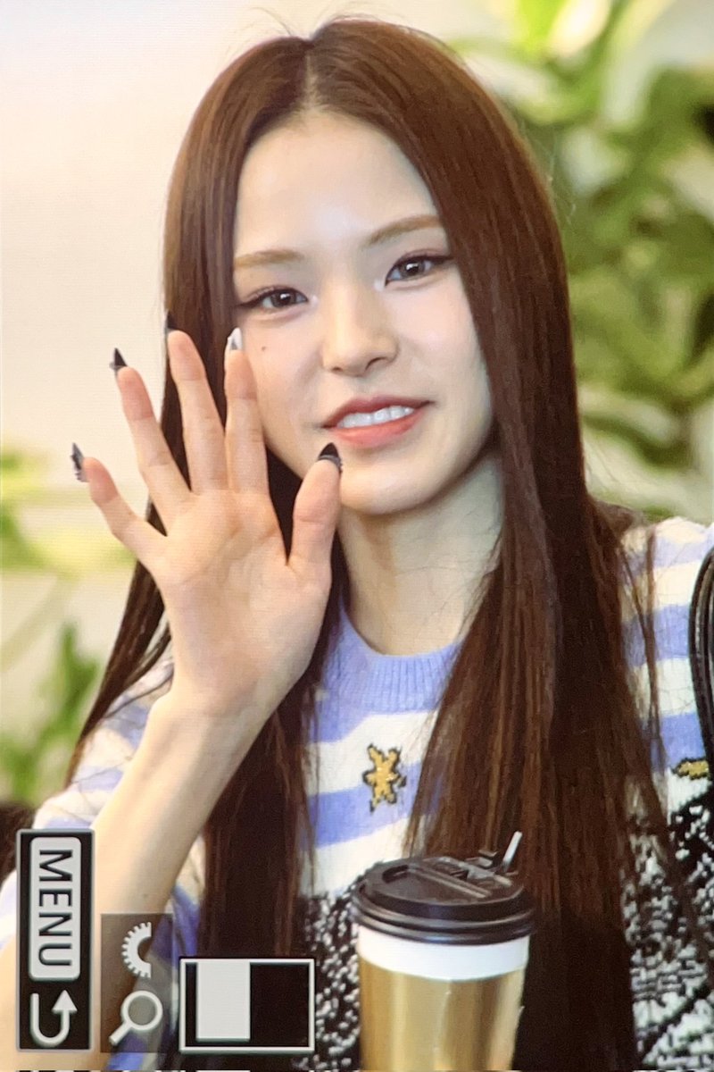 soko041028's tweet photo. 241205 뮤직코리아 팬사인회 출근pre

#IZNA #이즈나 #MAI #마이 #まい https://t.co/8Ee65x0qHP
