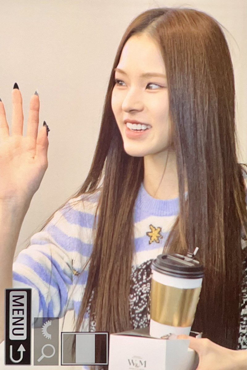 soko041028's tweet photo. 241205 뮤직코리아 팬사인회 출근pre

#IZNA #이즈나 #MAI #마이 #まい https://t.co/8Ee65x0qHP