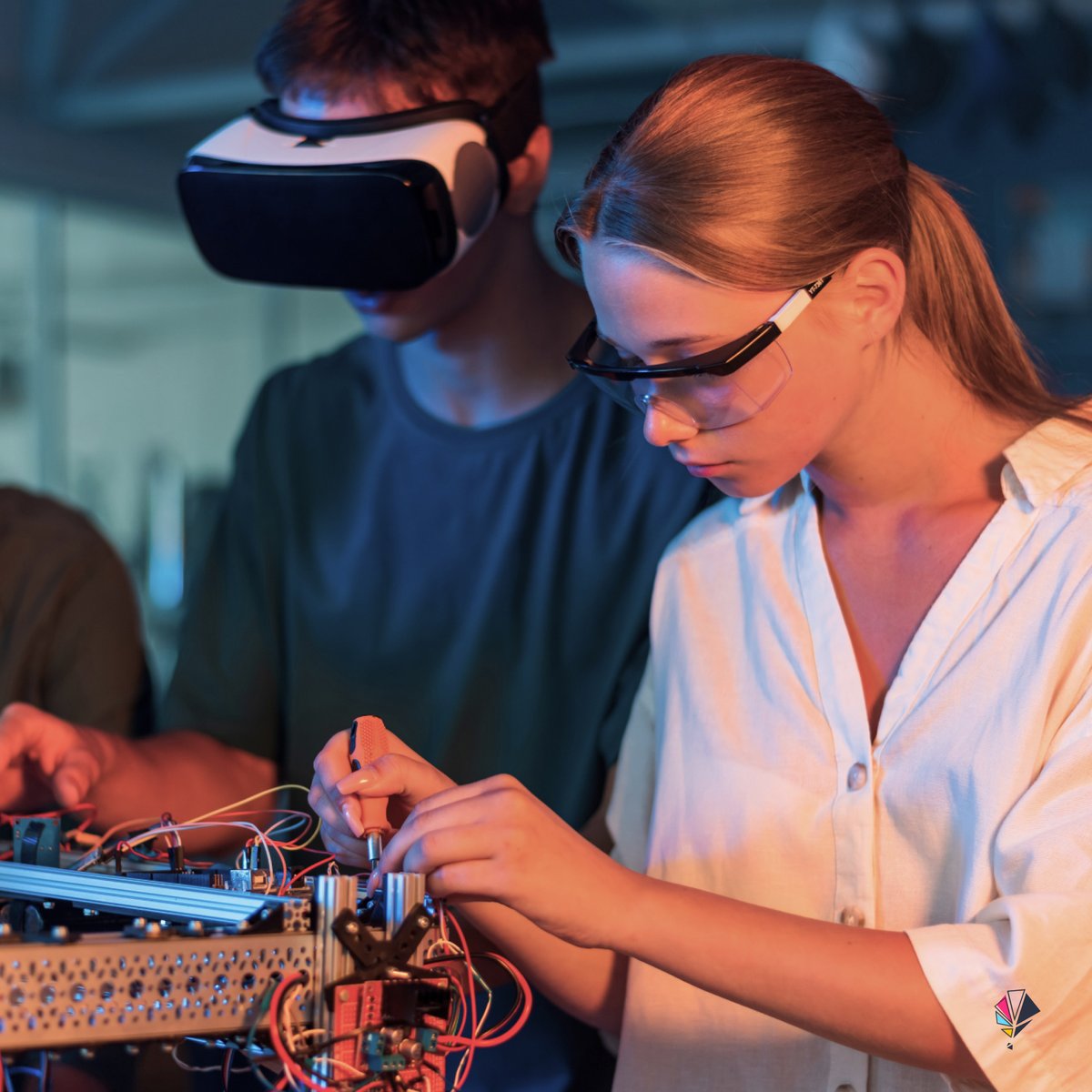 airlapp's tweet photo. #VR is a technology we work with, that offers several advantages, such as:  
✔️ Hands-on “learning by doing” training  
✔️ Engaging experiences for trade shows &amp; events  
✔️ Innovative sales tools for virtual product demos  
Need a VR development partner? Contact us today! 🚀 https://t.co/o9hZOQbdYE